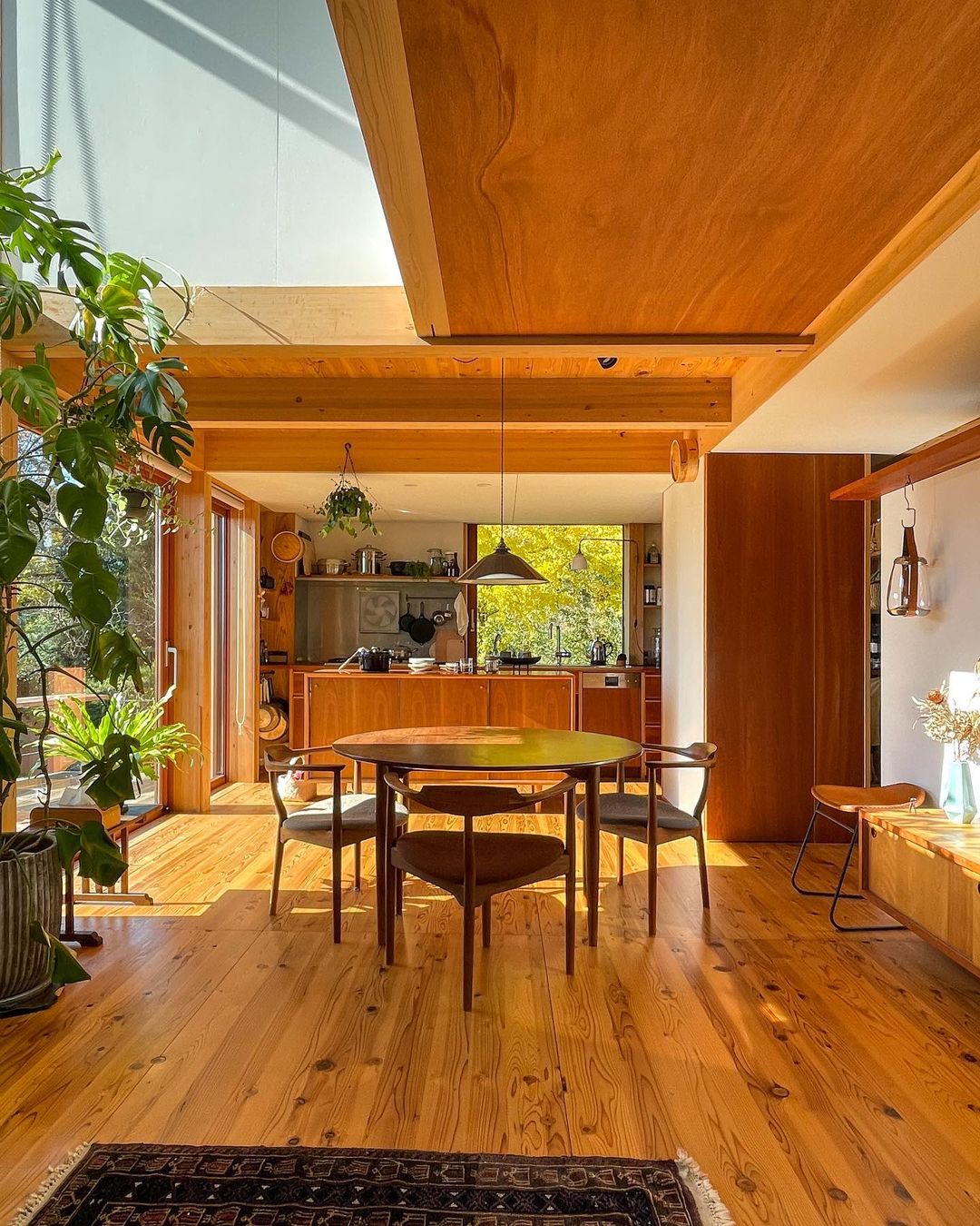 2022-12-25_03-20-20_UTC