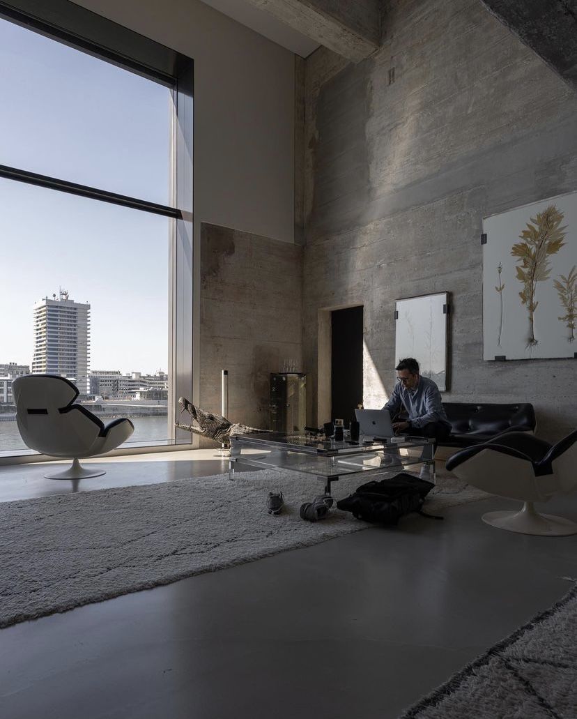 315322411426513721_Clean industrial interior