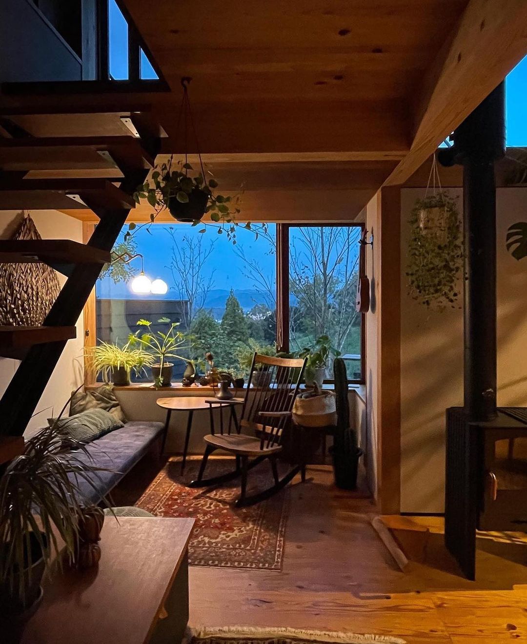 2022-12-09_21-06-17_UTC_3