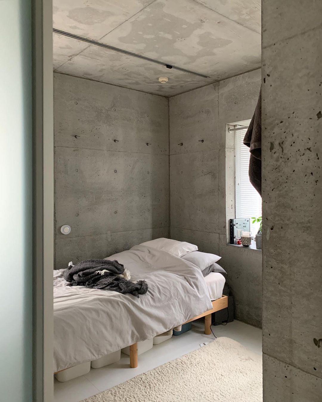 2022-11-28_11-52-12_UTC_1